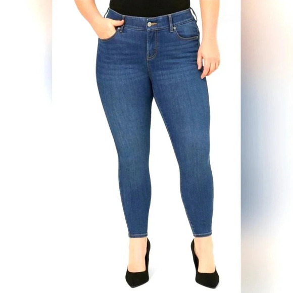 NEW Torrid Bombshell skinny jeans size 16 New! - Picture 2 of 13